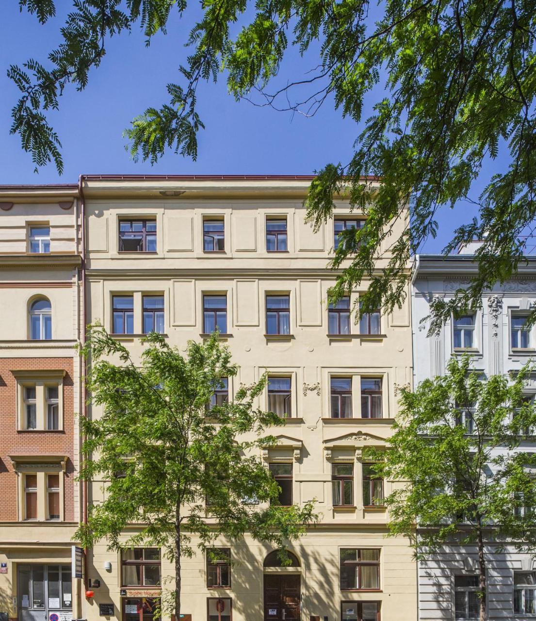 Prague City Stay Jagellonska Екстер'єр фото